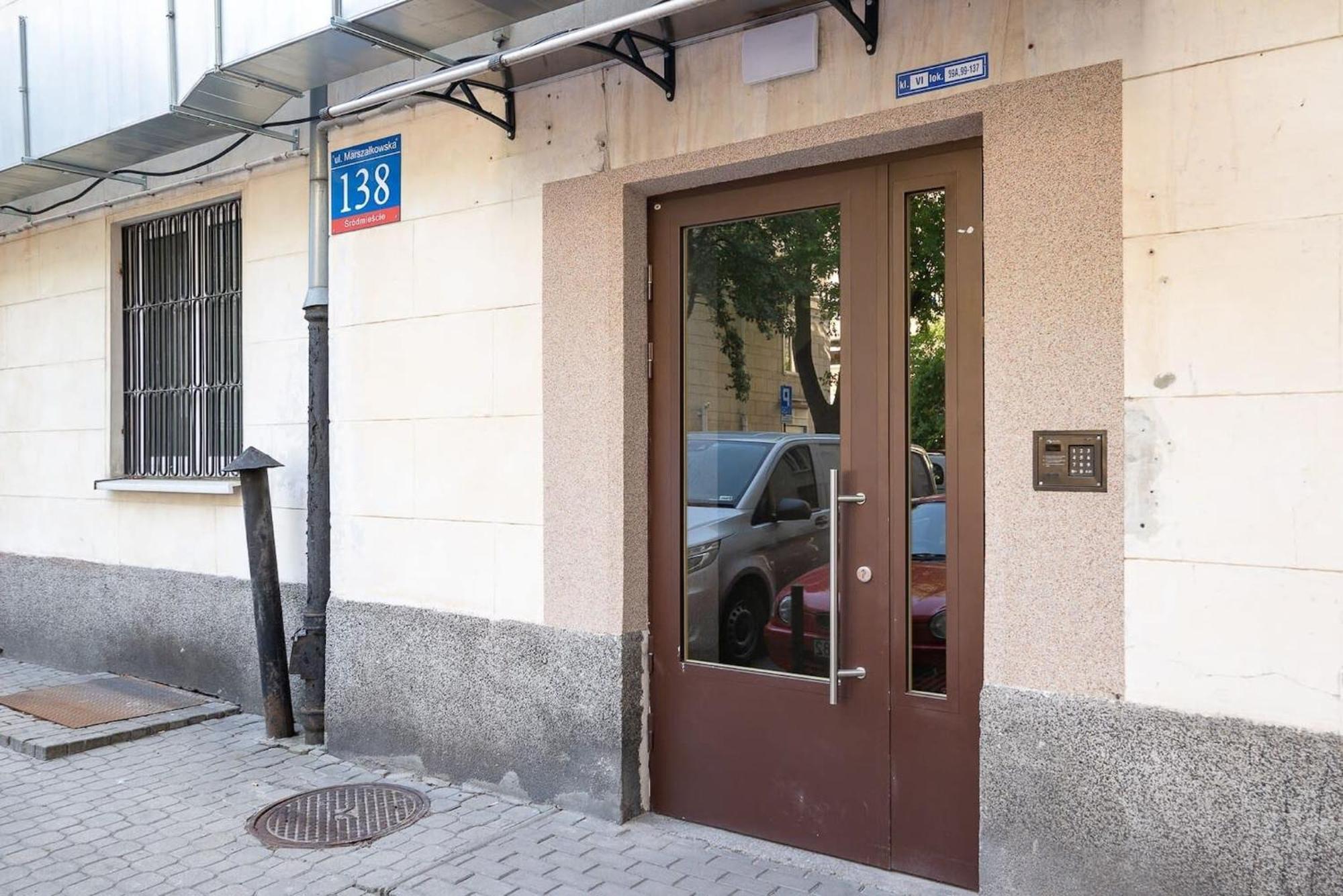 Marszalkowska Elegant With A Balcony Center By Rent Like Warschau