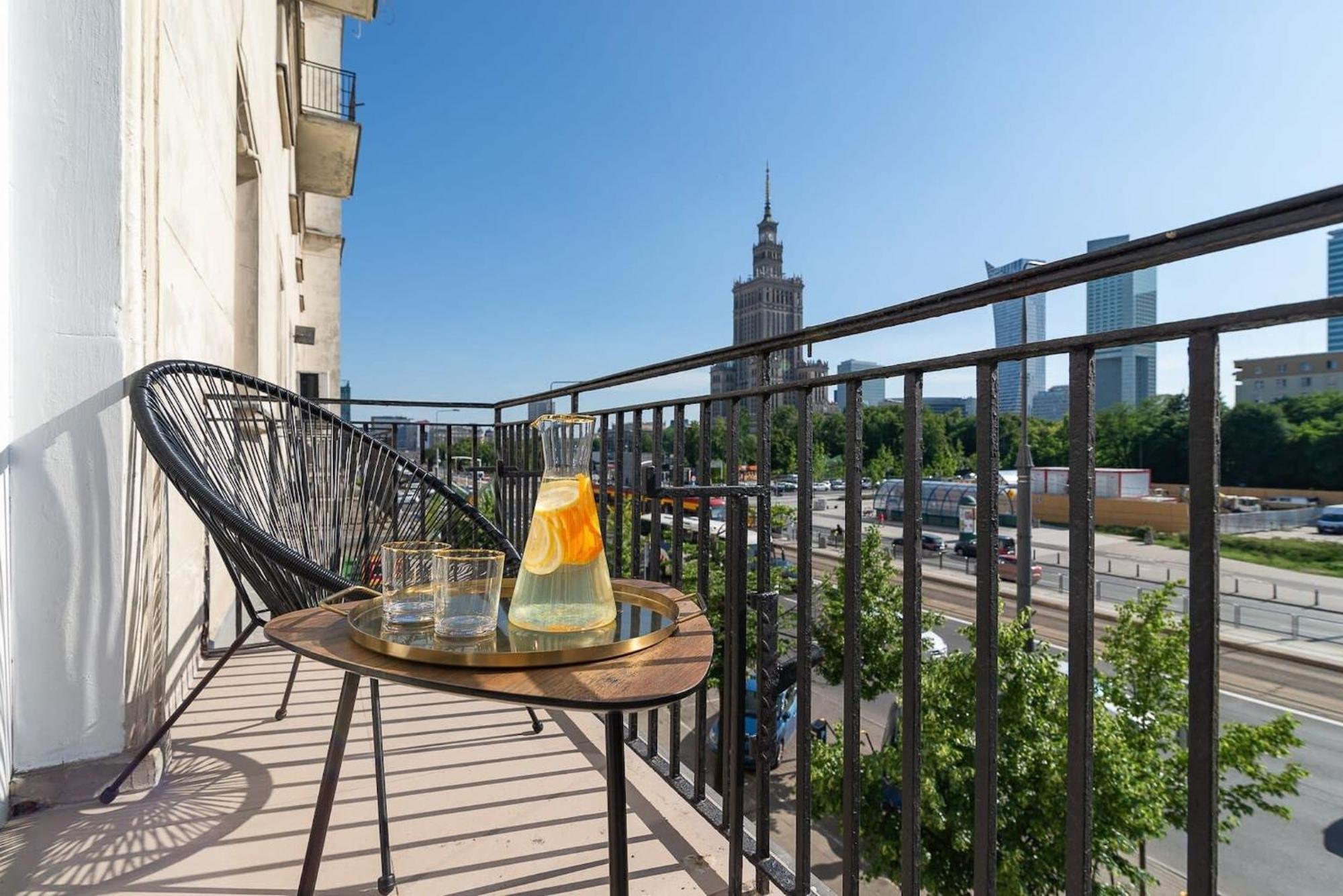 Marszalkowska Elegant With A Balcony Center By Rent Like Warschau